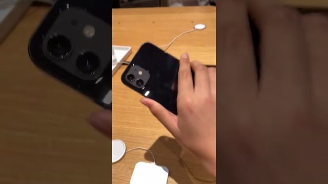 iPhone 12 at apple store смотреть онлайн