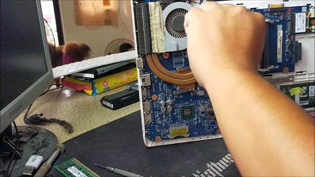 How to Fix White Screen/Flickering issue on Laptop under 2 mins! 101% FIX! смотреть онлайн