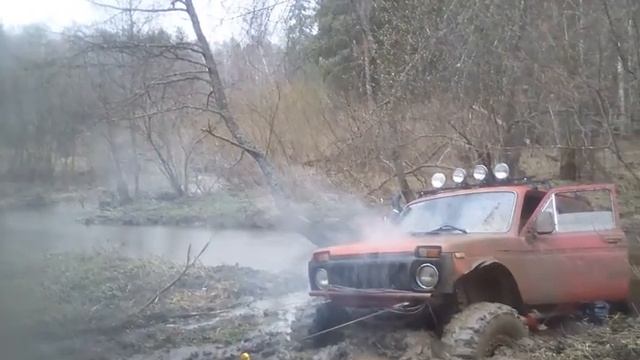 Нива на порталах с двумя блокировками и на богерах, но и это не спасло смотреть онлайн