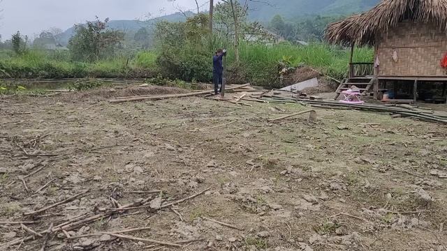 A 20-year-old single mother weaves bamboo to make doors, build shelves, and clean the house смотреть онлайн