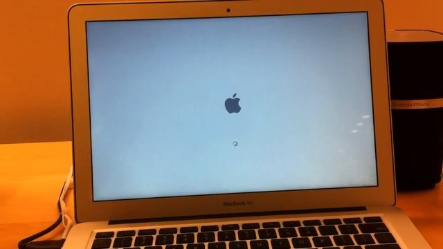 MacBook Air SSD: reboots super fast смотреть онлайн