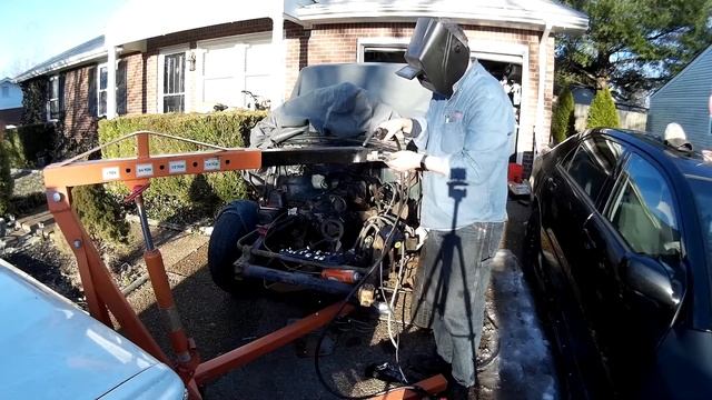 Jeep Wrangler 2.5 / 4.0 Rebuild Series - Engine Removal - Delays - Engine Hoist Issues смотреть онлайн