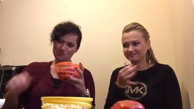 American Try Russian Food For The First Time.-Американка пробует Русскую кухню впервые. (RSL-ASL)