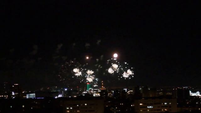 09/05/2016 - Holiday fireworks, as seen from my window / Праздничный салют из моего окна смотреть онлайн