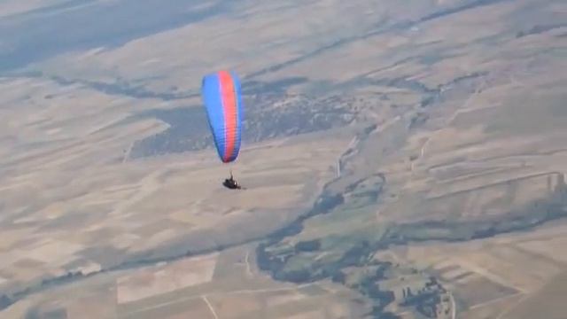 Paragliding in a thermal on the way to 10000 feet asl смотреть онлайн