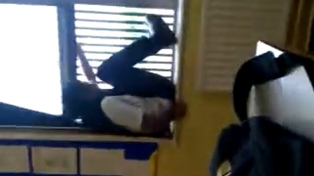 boy jumps out ov window and gets locked out смотреть онлайн