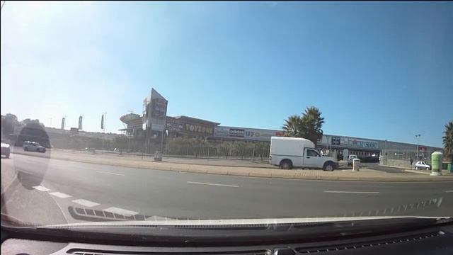 Bad driving caught on camera: Truck, Isuzu and Fiat смотреть онлайн