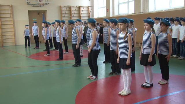 Смотр строя и песни. Дубна, школа № 1 4Б класс. смотреть онлайн