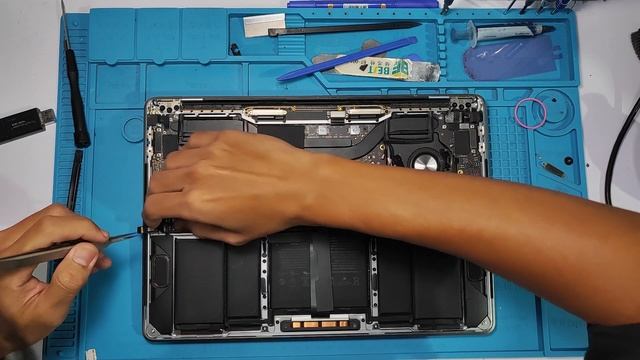 ซ่อมบอร์ด Macbook Pro 13" A2251 เปิดไม่ติด By ช่างเปรม Smile IT Service รับซ่อม macbook วัชรพล смотреть онлайн
