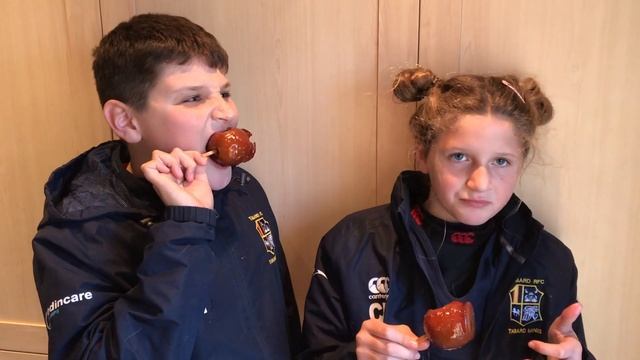 Monty & Charlotte's Reaction to Toffee Apples смотреть онлайн