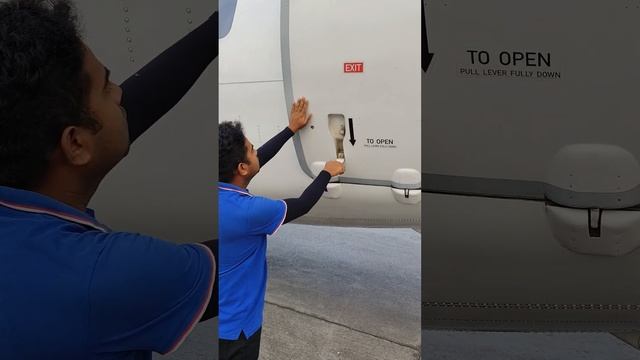 ATR 72-600 Passengers Door Opening And Closing #bangla #atr72 #aviation #cockpit #seat #doors #vira