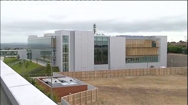 Ireland refuses to collect commission's 13 billion tax bill from Apple смотреть онлайн