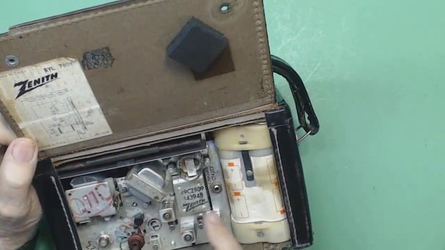 TRRS #1699 - Zenith Royal 780 MW/LW Radio From Jeff смотреть онлайн