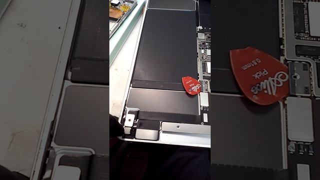 iPad Pro 12.9 A1584 Reboots, Shuts Down, Won't Charge, Power Issues, Restarts смотреть онлайн