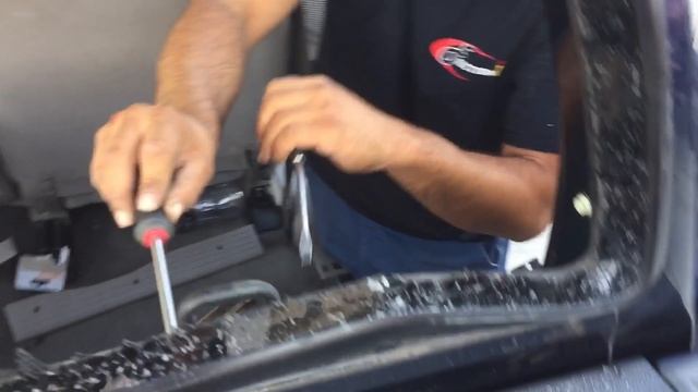 How to replace rear sliding window on 00-06 tundra extended cab смотреть онлайн