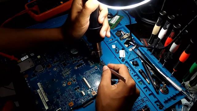 Easy Laptop Repair Battery showing 255% available (Plugged in) & No Battery Present смотреть онлайн
