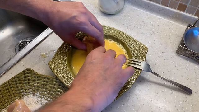 CHEDDAR PEYNİRLİ HİNDİ FÜMELİ TAVUK ŞİNİTZEL | Schnitzel Nasıl Yapılır ? смотреть онлайн