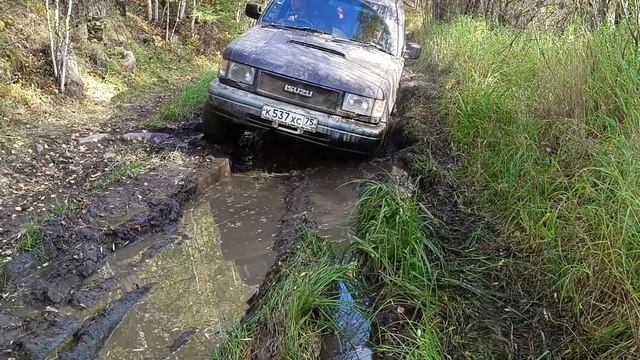 ISUZU BIGHORN смотреть онлайн