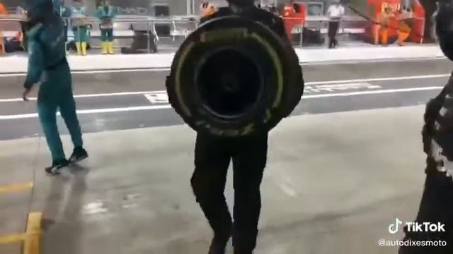 FORMULA 1 | ONE SECOND PIT STOP | смотреть онлайн