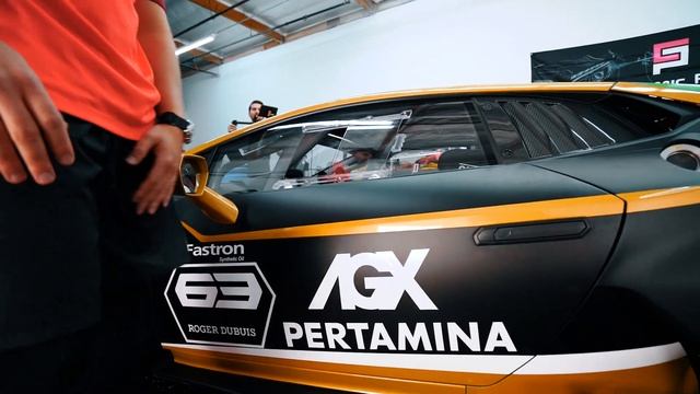 MY LAMBORGHINI SUPER TROFEO GETS A MAKEOVER смотреть онлайн