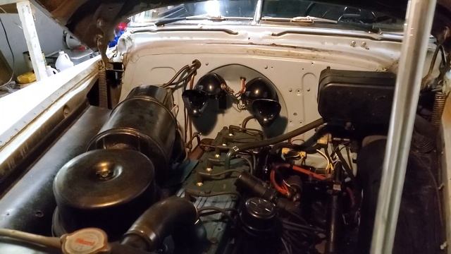 Pontiac Chieftain - New Horns смотреть онлайн