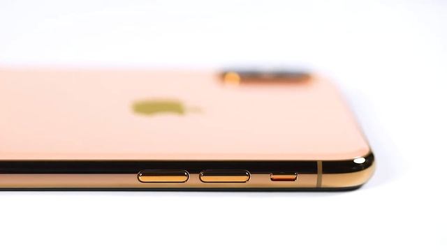 Apple iPhone XS MAX смотреть онлайн