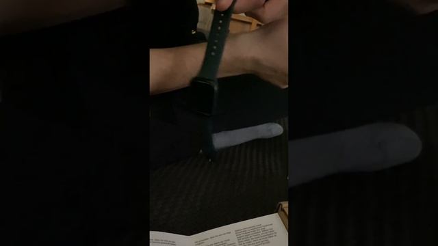 Apple Watch 8 GPS + Cellular 41 mm. Yellow screen glitch when talking off the watch смотреть онлайн