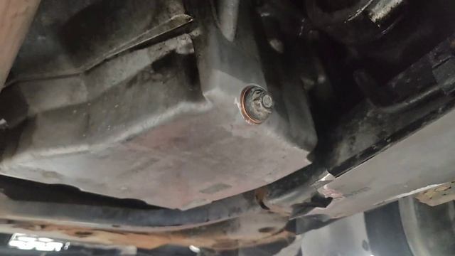 2007 Saab 9-5 Aero 2.3T Engine Oil Change and Filter Replacement. смотреть онлайн