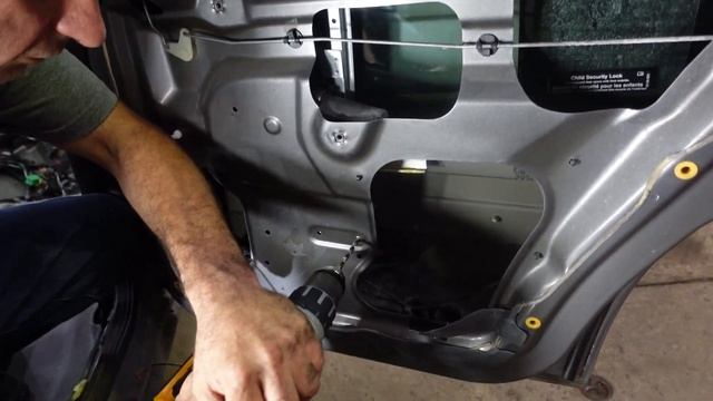 How To Remove Rear Window Regulator/Motor SAAB 900/9-3 1994-2002 смотреть онлайн