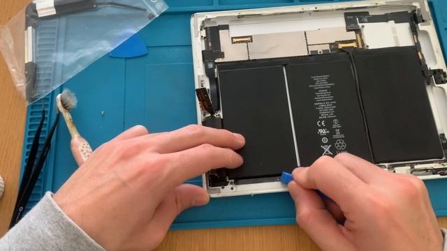 IPAD 2 Speaker not working and i made it WORSE!!! смотреть онлайн