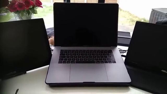 Macbook Pro with 2 external Asus MB169C+ screens running Steam on Windows using an external SSD смотреть онлайн