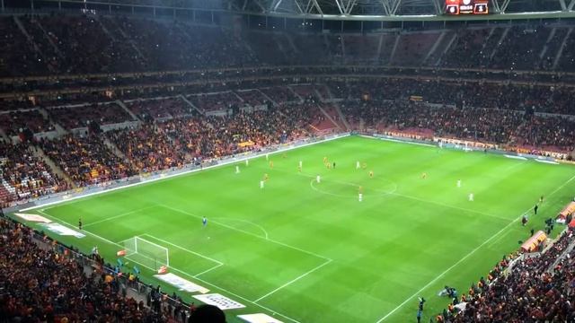Galatasaray - Akhisar Belediyespor maçından sahada ve tribünde galibiyet keyfi... смотреть онлайн