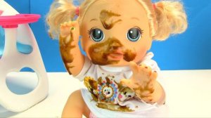 МОЙ МАЛЕНЬКИЙ ПОРОСЁНОК! Как Мама Кормила Куклу Беби Элайв Стирала Одежду Мультик для детей