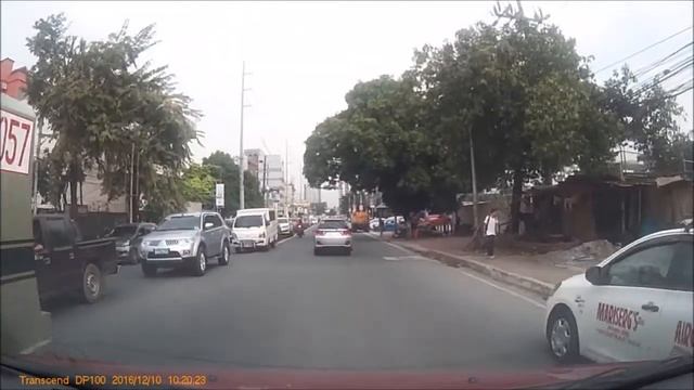 Heavy Traffic Caused by Hummer Madness Unioil West Avenue December 9 2016 смотреть онлайн
