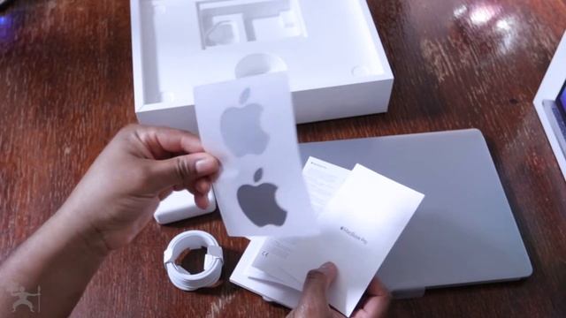 M1 MacBook Pro - What's In the Box? смотреть онлайн