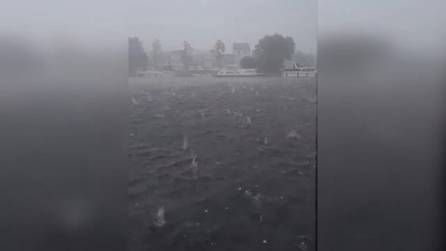 The hail does not stop! France is horrified! смотреть онлайн