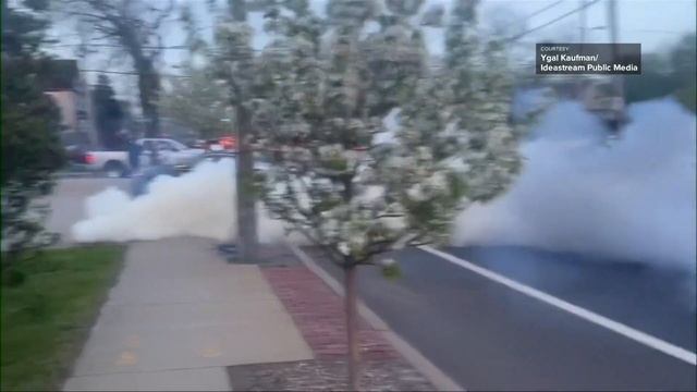 Jayland Walker protests in Akron: Police use pepper spray, windows broken at Wally Waffle смотреть онлайн