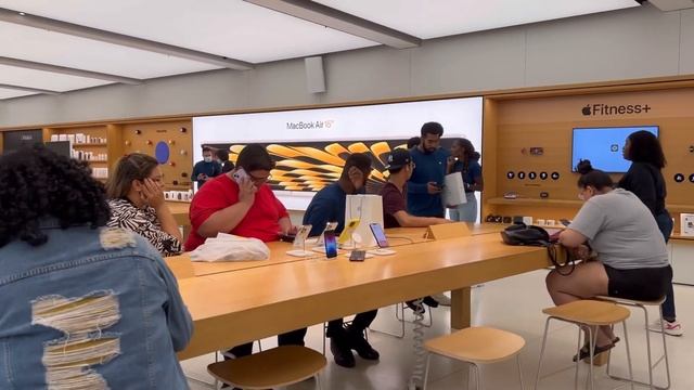 Apple Store in side of World Trade Center New York USA смотреть онлайн