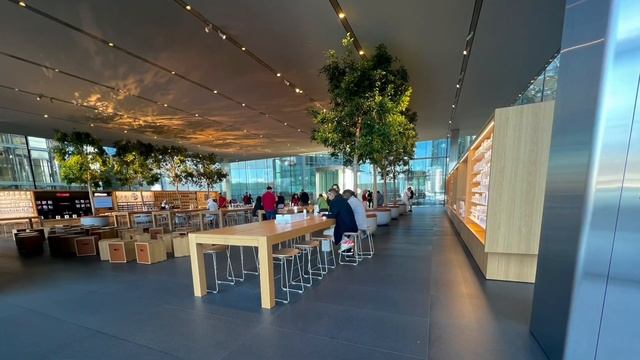 Apple world Buying an Apple iPhone 14 Pro The Galleria Al Maryah Island Abu Dhabi, UAE 🇦🇪 смотреть онлайн