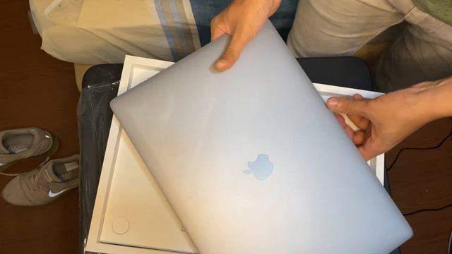 MACBOOK PRO 13 inch and MACBOOK PRO 16 inch (Comparison 2020) смотреть онлайн