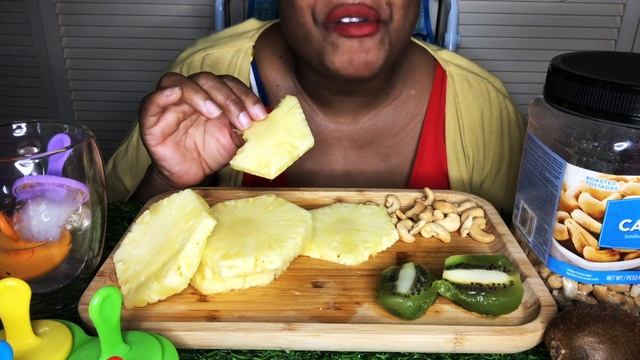 DELICIOUS FRUIT FEAST ✨PINEAPPLE, KIWI & CASHEW NUTS✨ ASMR EATING VLOG | Eat with me @KellysASMR смотреть онлайн