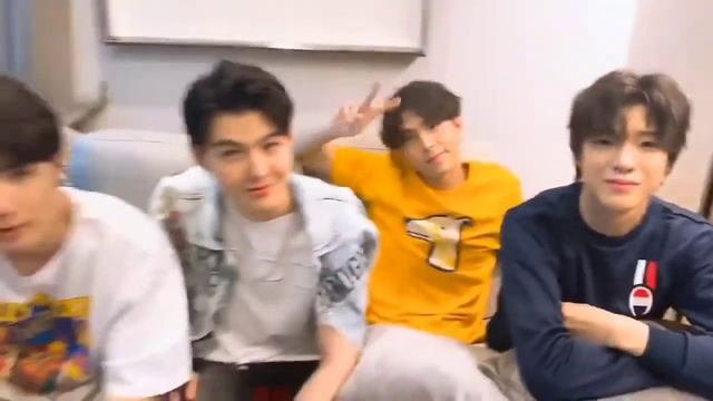 200614 WhyRU x Weibo - twt update (2+) смотреть онлайн