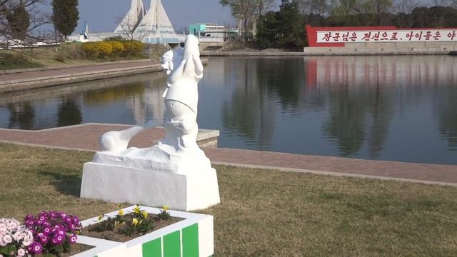 Северная Корея удивительный пионерлагерь территория радости смотреть онлайн