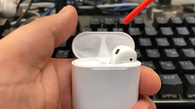 Как достать AirPods без рук. /// How to take AirPods out of box without hands. смотреть онлайн