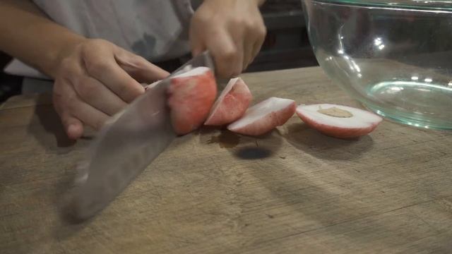 Farm to table apple pie | Permaculture Belize edition смотреть онлайн