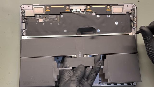 MacBook Air (M2, 2022) Battery Replacement смотреть онлайн