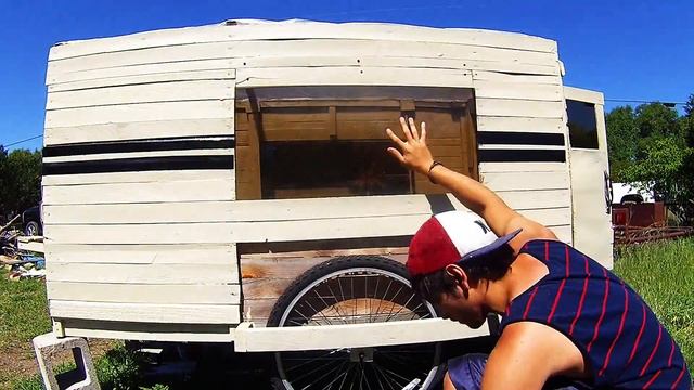 Wooden Bicycle Camper Get's Window's смотреть онлайн