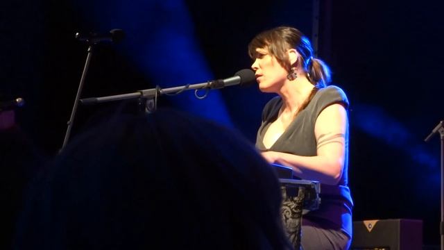 Beth Hart Live in Zlin: Thru The Window Of My Mind смотреть онлайн