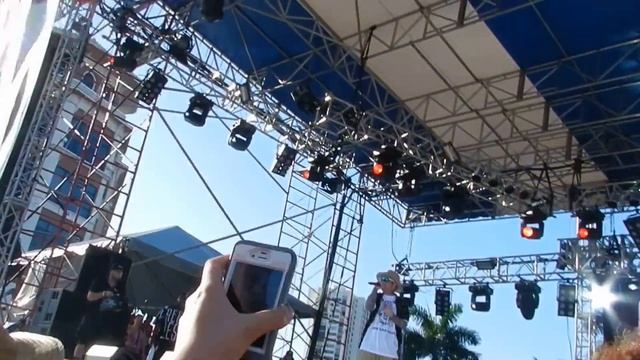 Mac Miller at Sunfest in West Palm Beach, Florida. May 5, 2013 смотреть онлайн