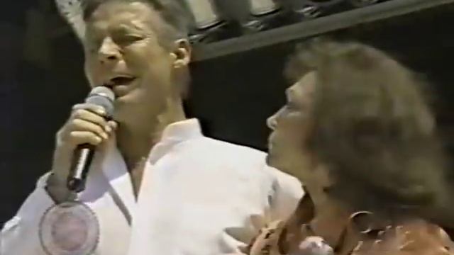 Loretta Lynn, Ernest Rey, The Lynns Patsy & Peggy Lynn   Live Concert 2001